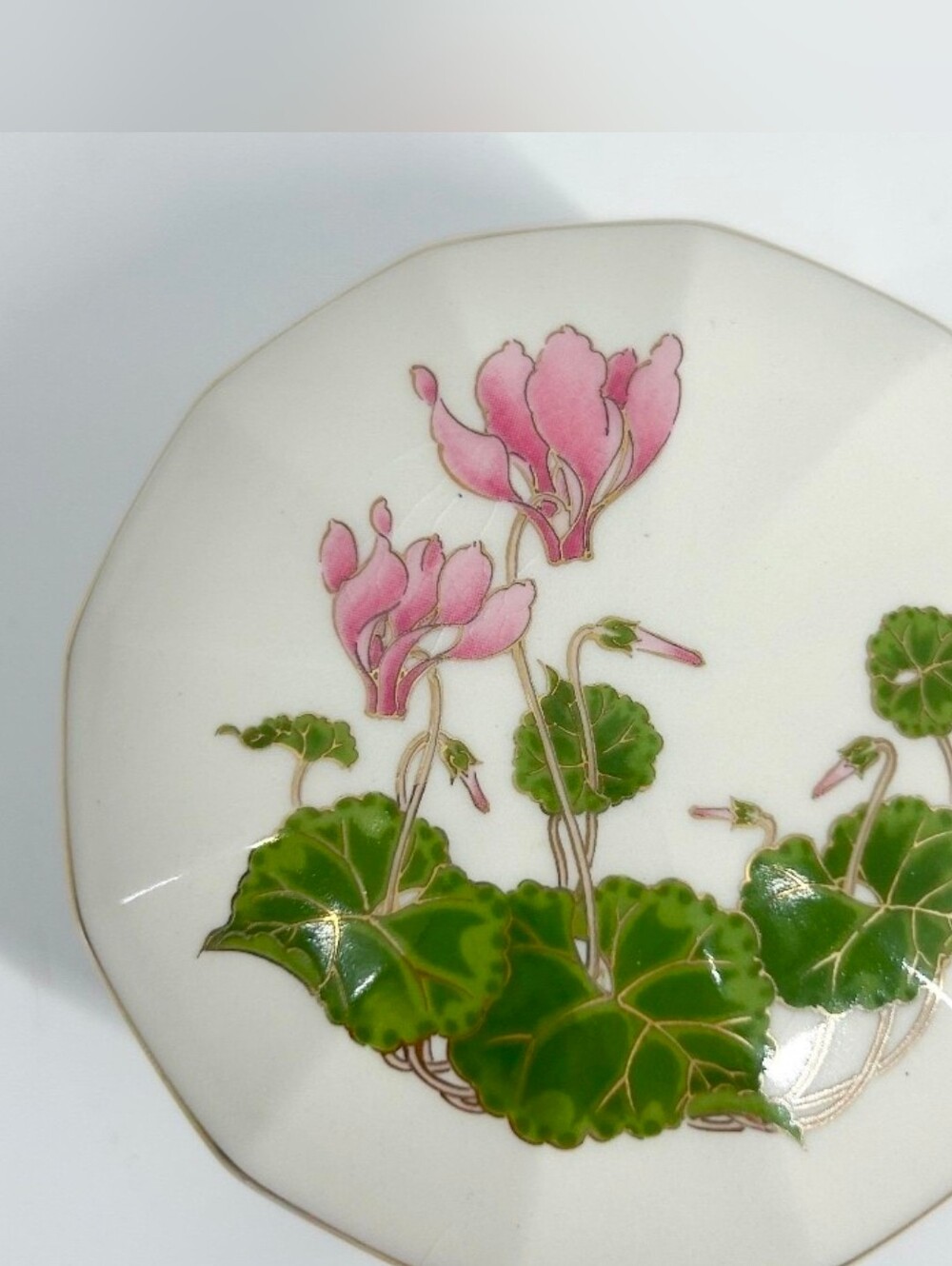Otagiri Vintage Porcelain Trinket Box with Green Floral Leaves and Pink Blooms - Picture 4 of 10